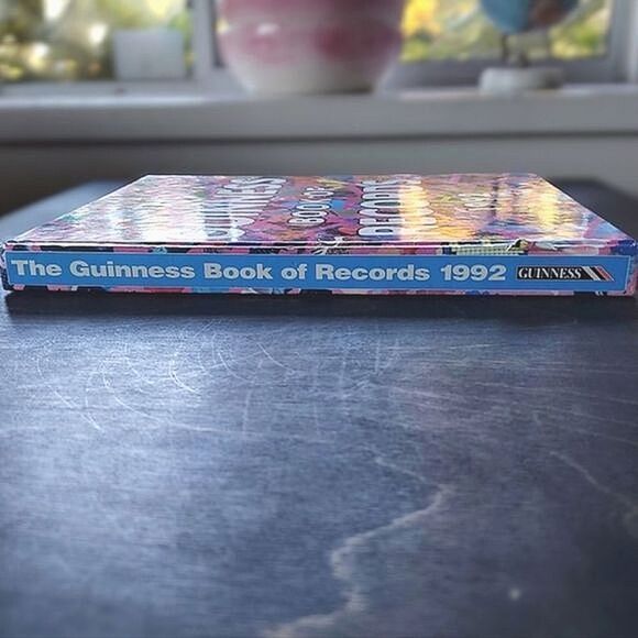 Vtg 1992 Guiness Book of World Records - Picture 3 of 7